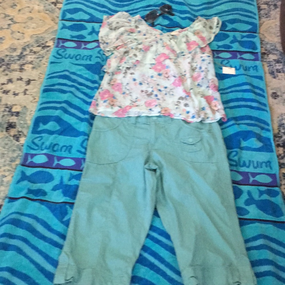 🏖3 for $20🏖 Lee turquoise capris!!